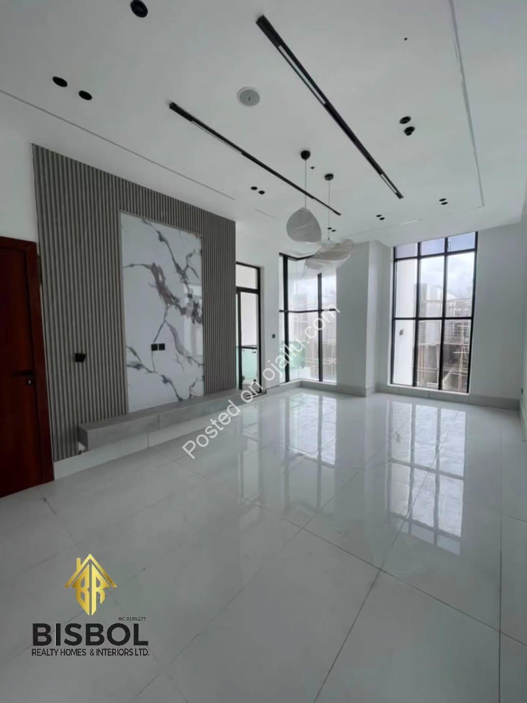 Move in Ready! 5-Bed Duplex with Jacuzzi & Pool