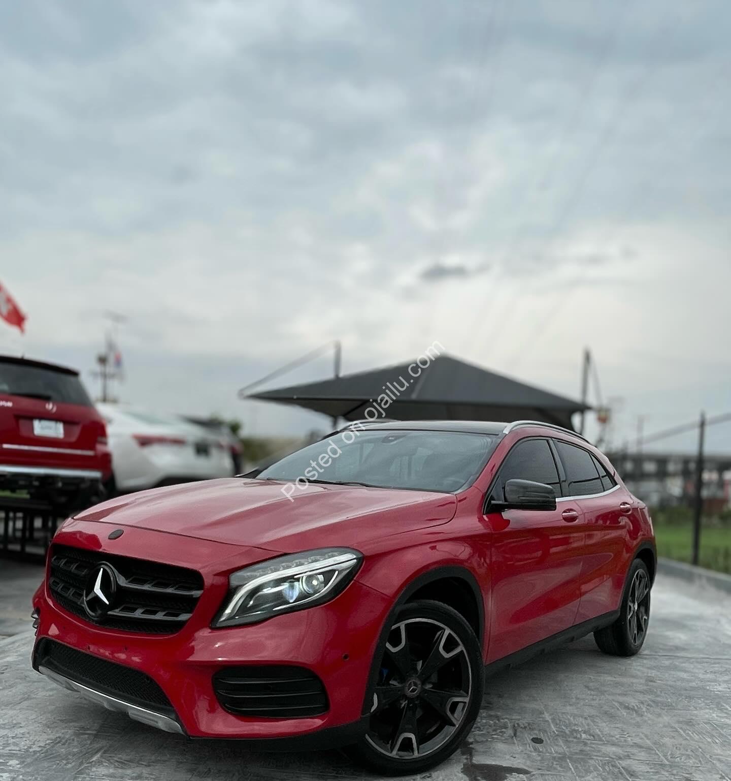 2018 Mercedes GLA250 4Matic: Panoramic Roof & Low Mileage, 12.5M