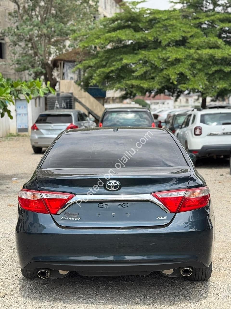 2015 Toyota Camry XLE V6: Premium Leather & Sunroof, 18M