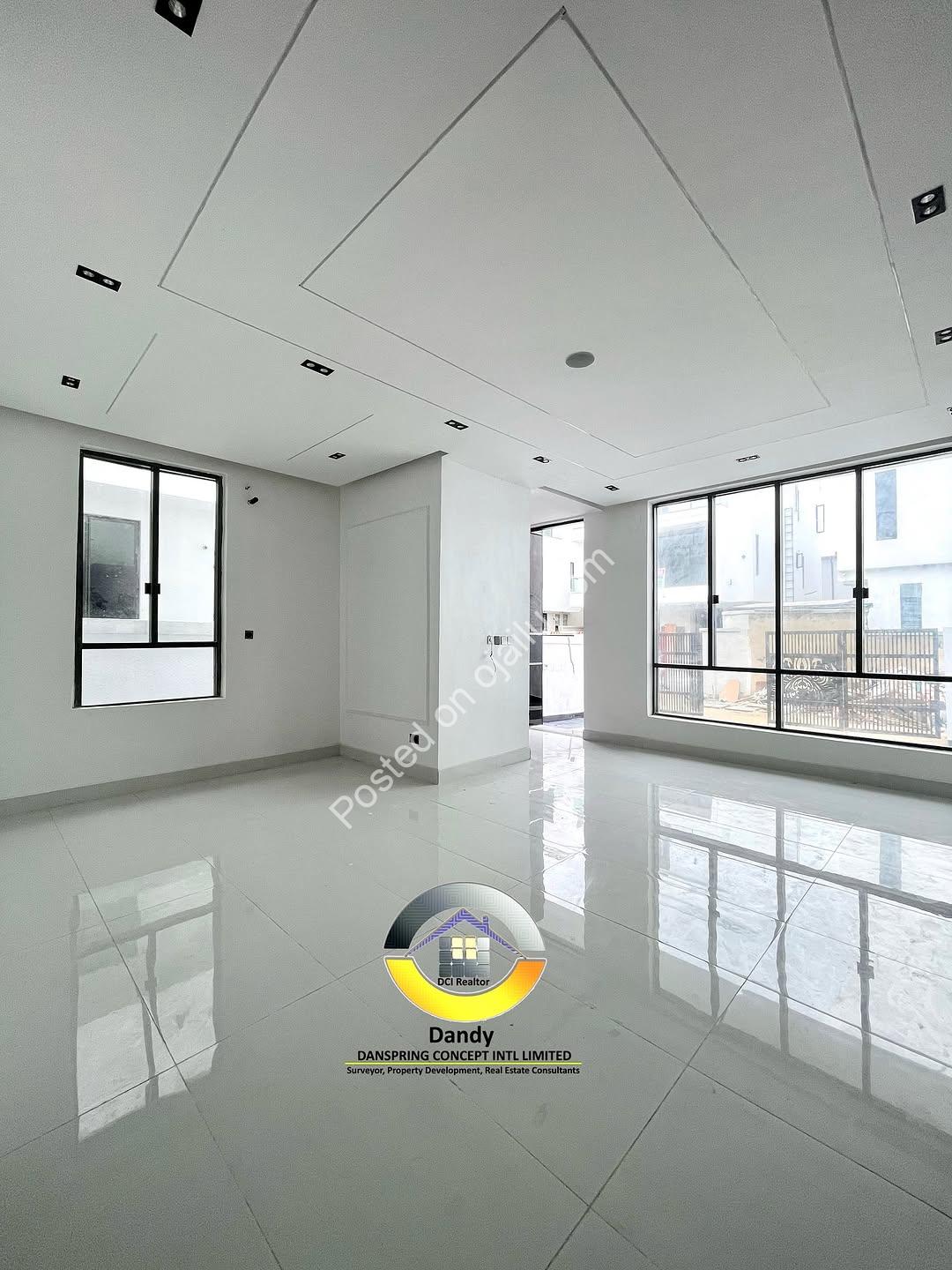 4-Bed Ensuite Duplex: Where Tech Meets Timeless Elegance