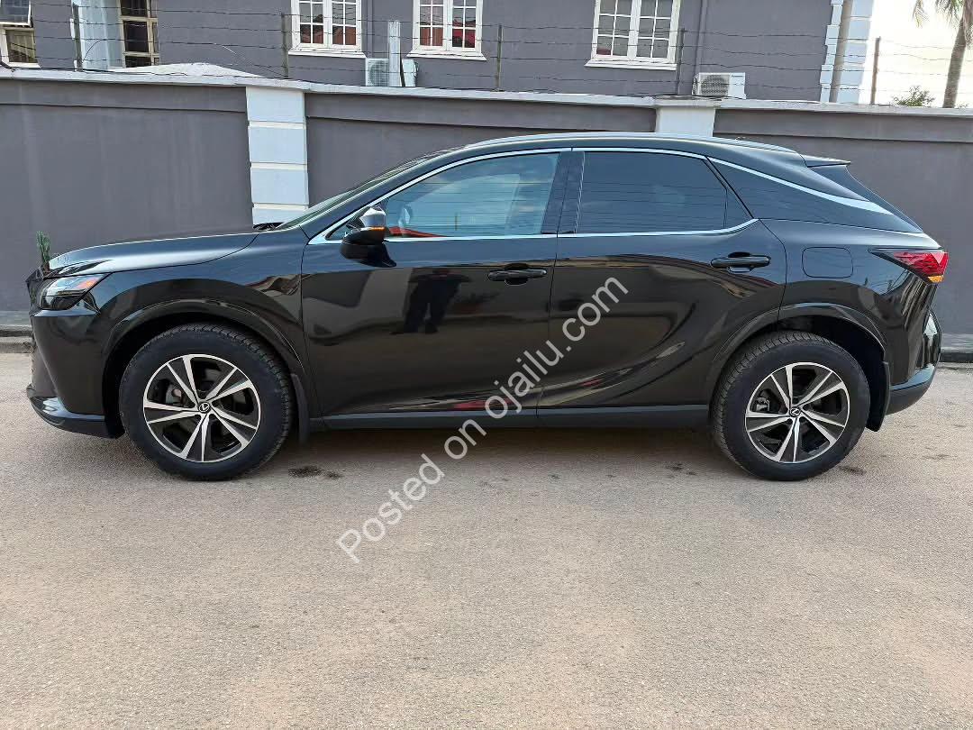 2023 Lexus RX350 – Pristine Luxury Awaits