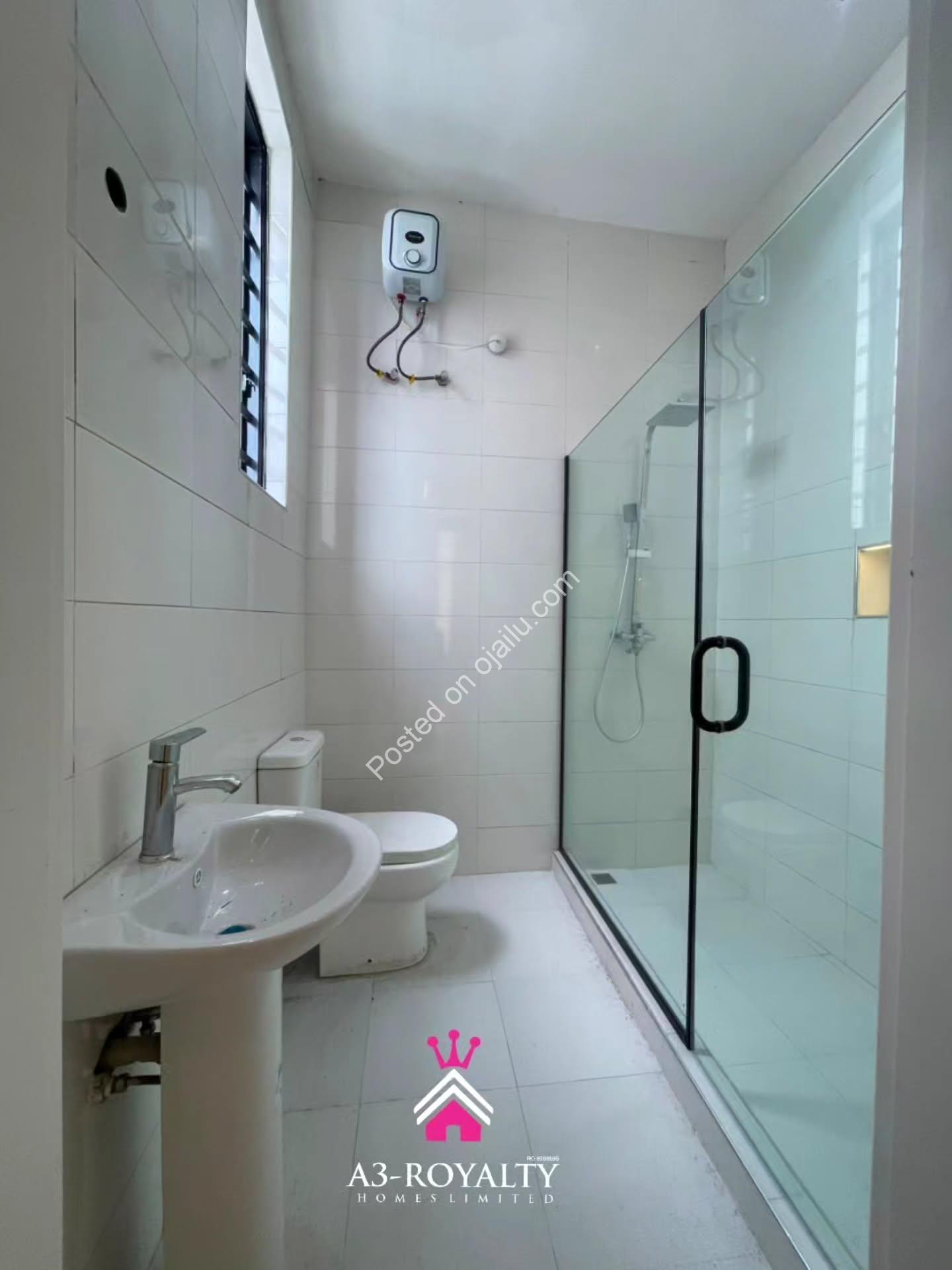 Move-In Ready: 5BR VGC Duplex with Pool & Jacuzzi