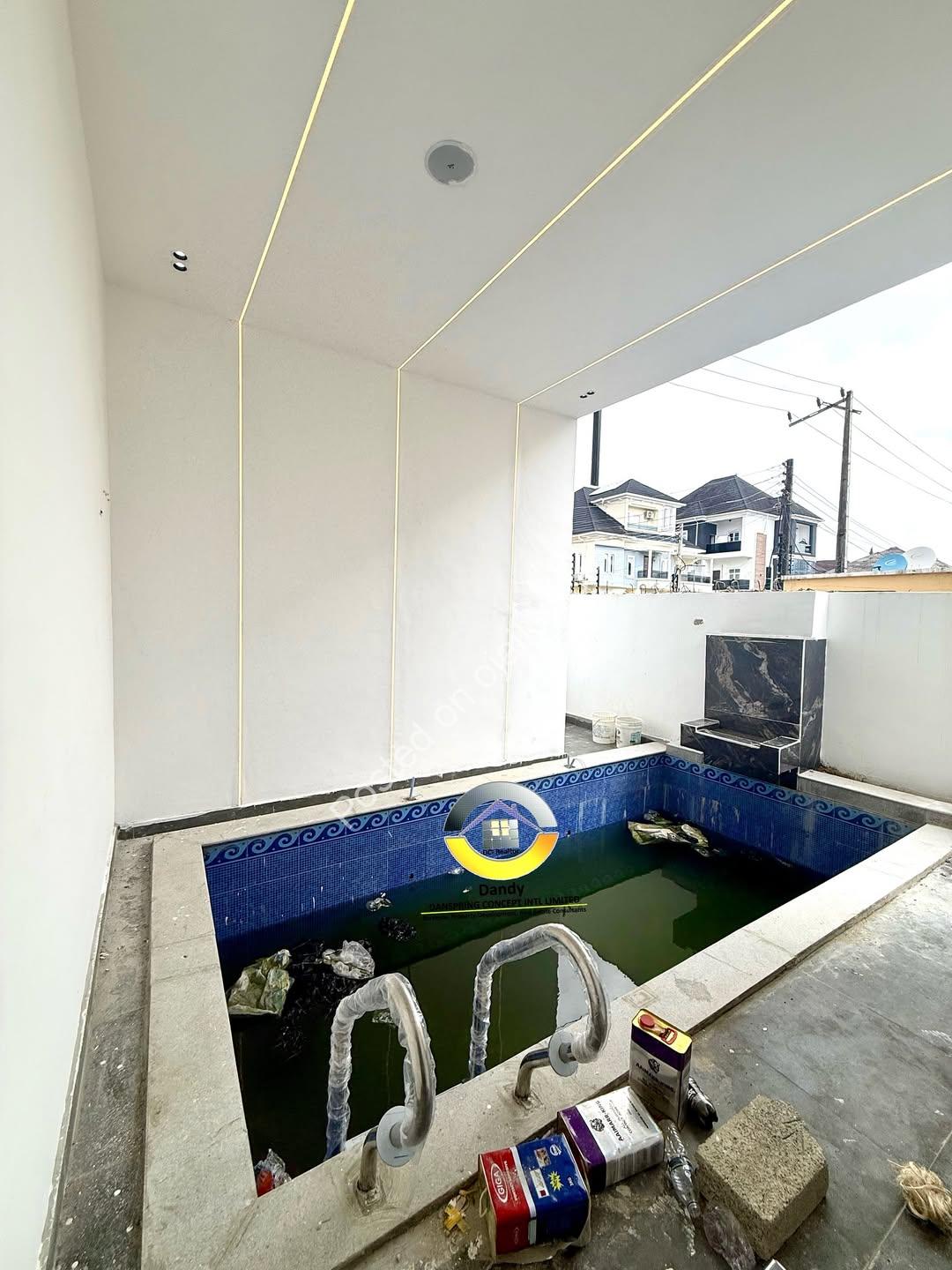 5-Bed Duplex with Pool & Rooftop in Chevron