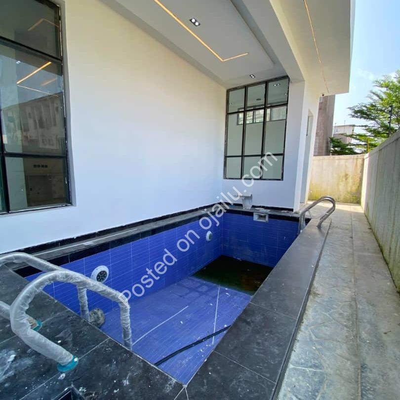 Refined 5-Bed Duplex with Pool in Chevron