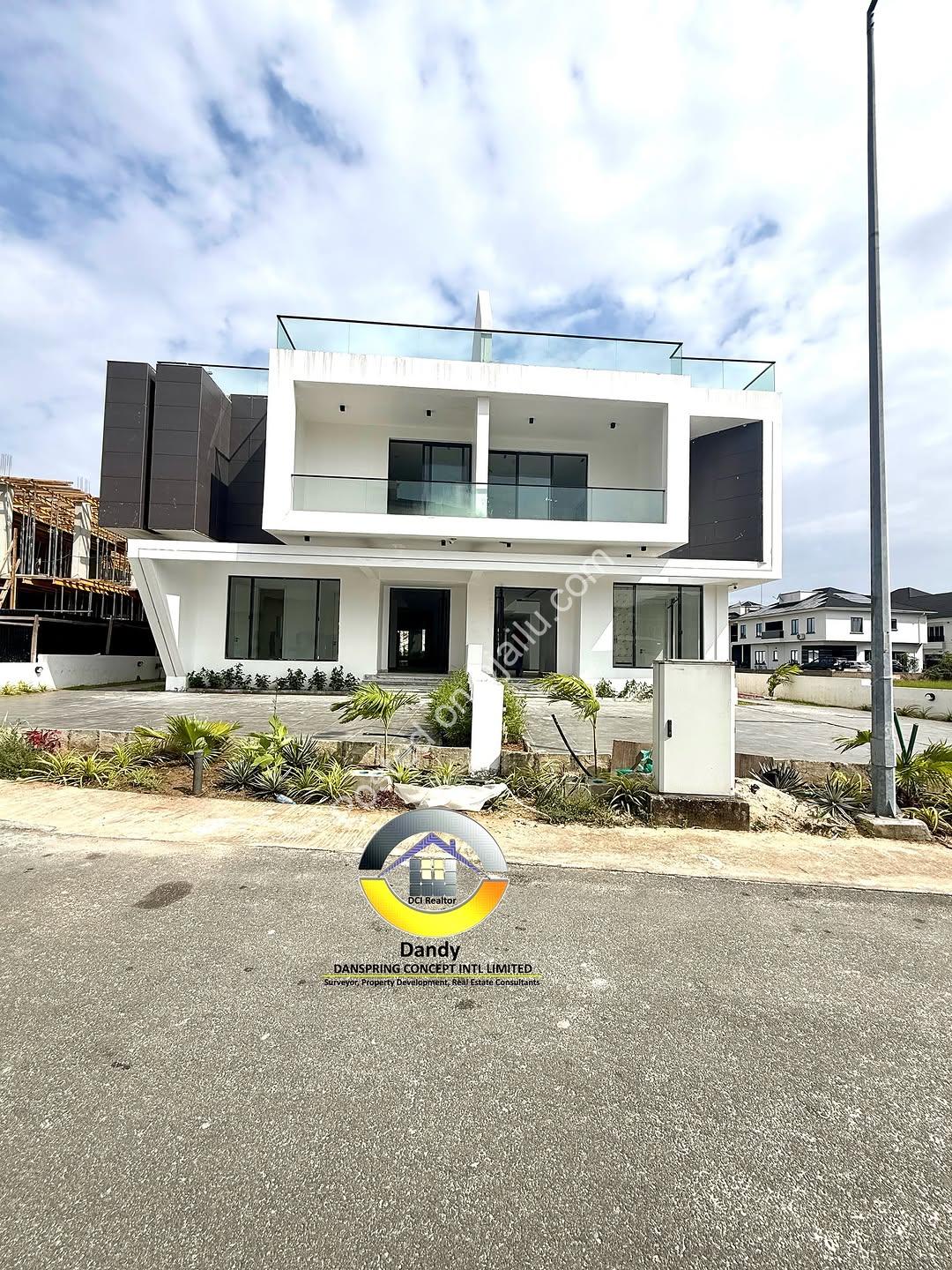 Elevator & Cinema: 5-Bed Lekki Duplex