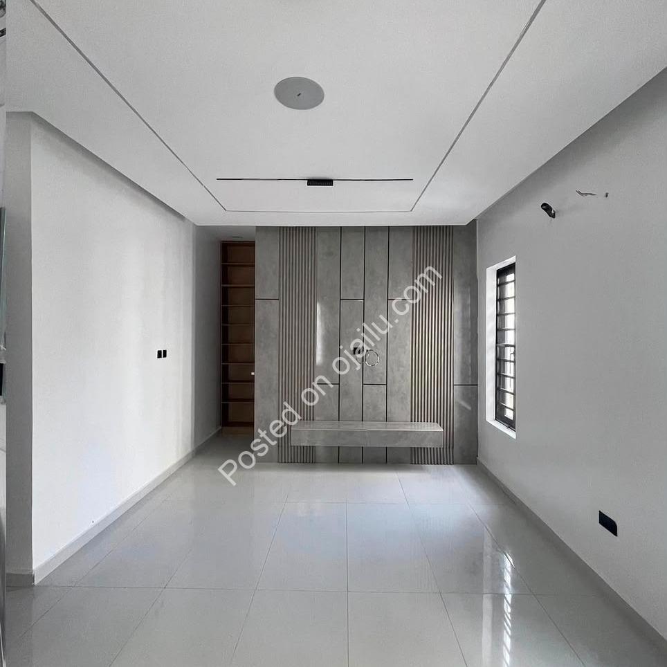 Chevron Lagos: 6-Bed Dream Home with Pool & CofO
