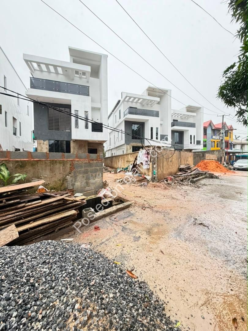 Adeniyi Jones Gem: 5 En-Suite Bedrooms + BQ