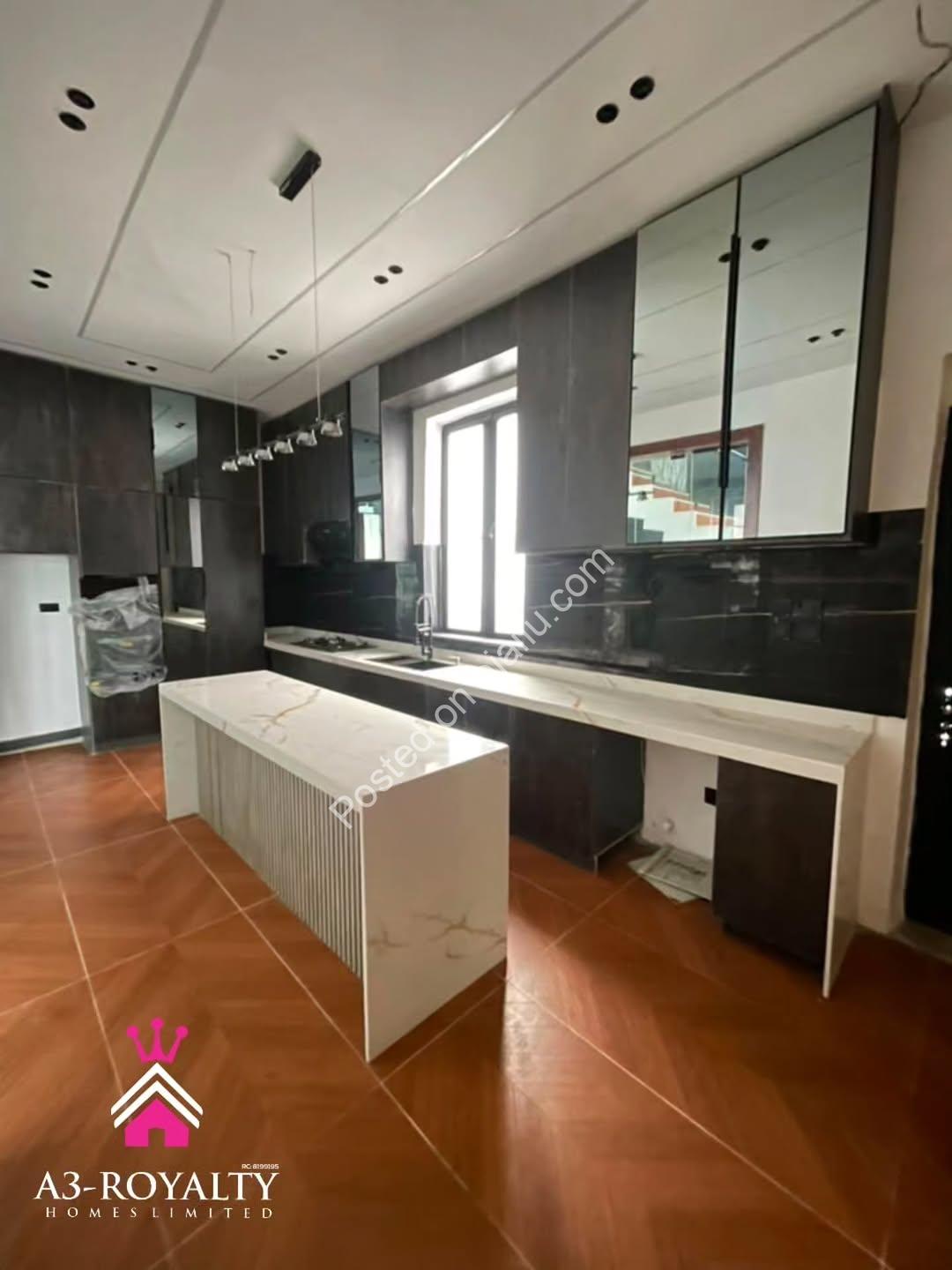 Move-In Ready: 5BR Duplex with Pool & Jacuzzi