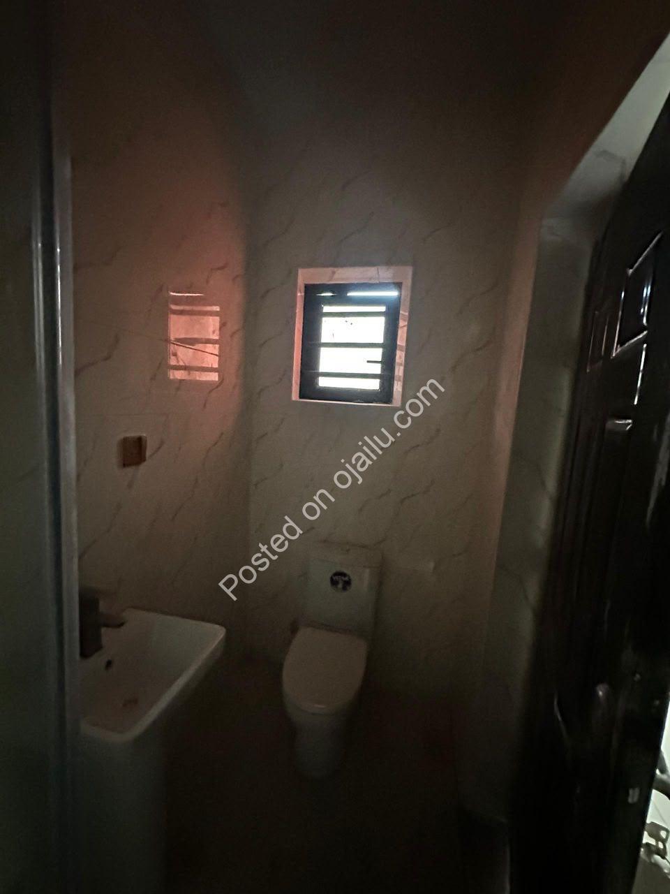 Serene 2-Bed Ensuite Haven in Secure Estate