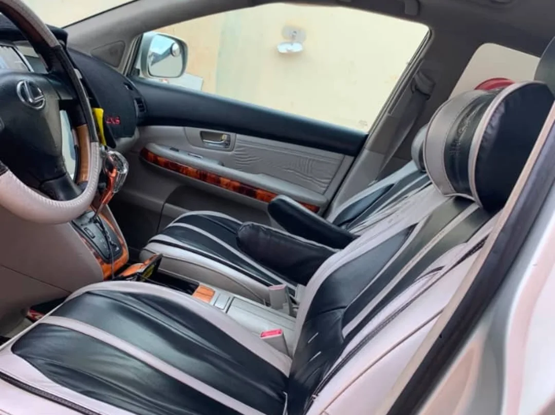 2005 Lexus RX330: Tesla Screen, Icy AC, Perfect Engine – 8.4M