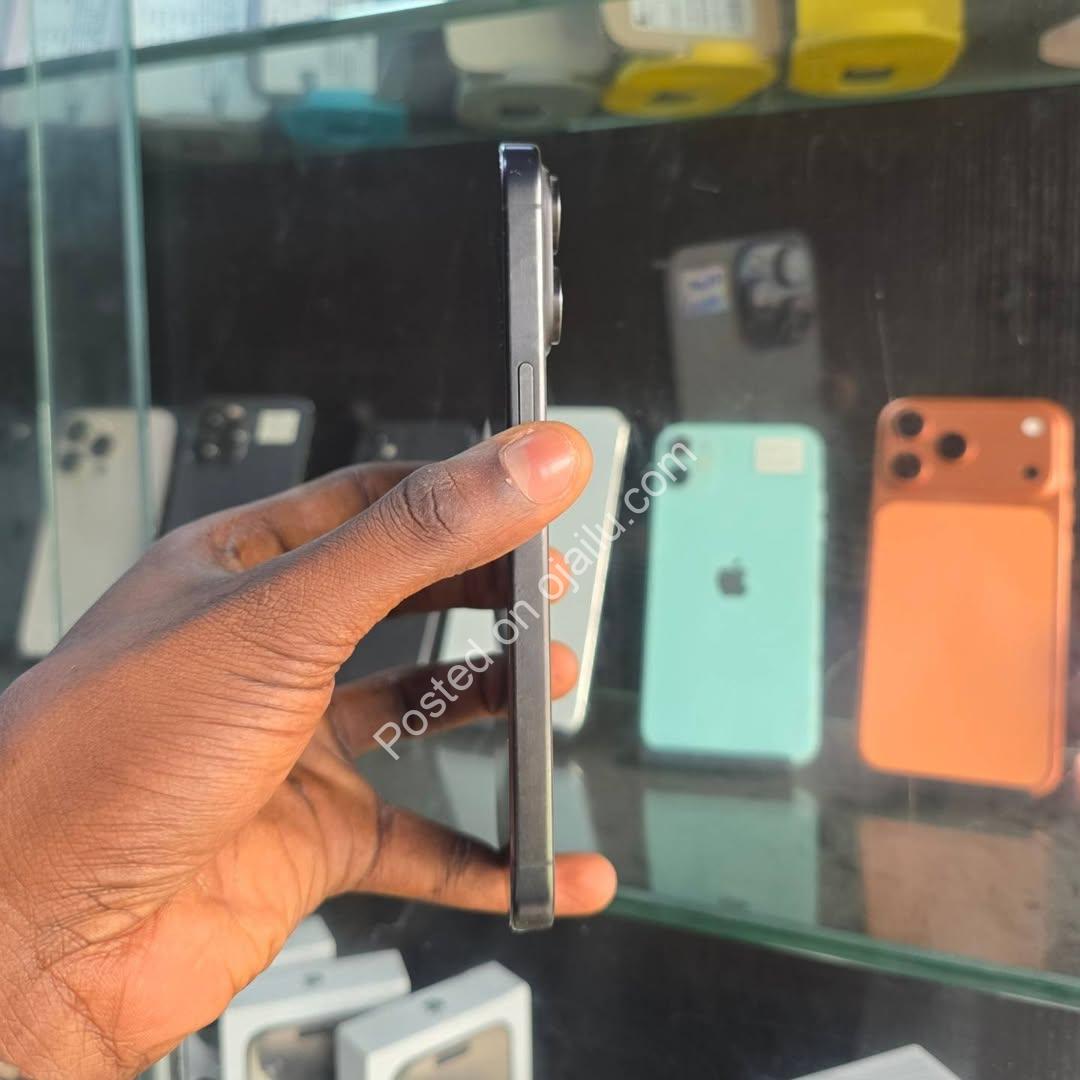 Snag the iPhone 15 Pro Max 512GB – UK Used, 88% Battery + Free Gifts!