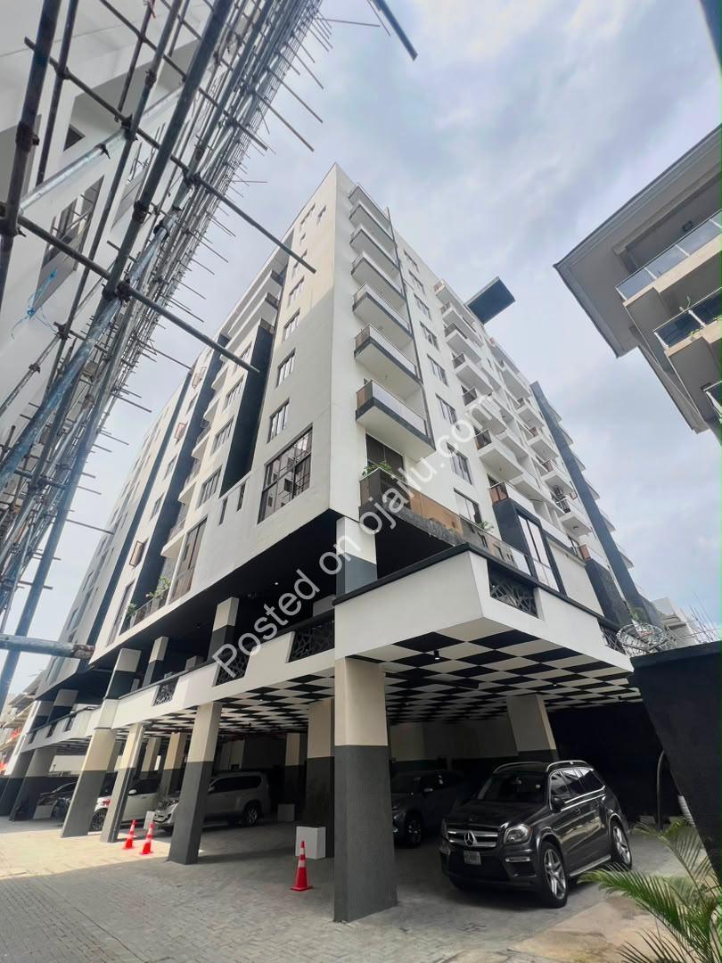 Ikoyi 8th-Floor Stunner: Pool, Gym & C of O