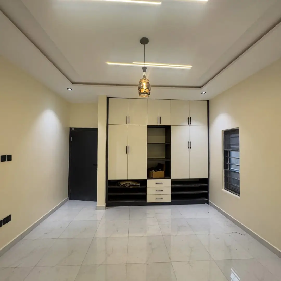 4BR Ensuite Bungalow with High-End Finishes