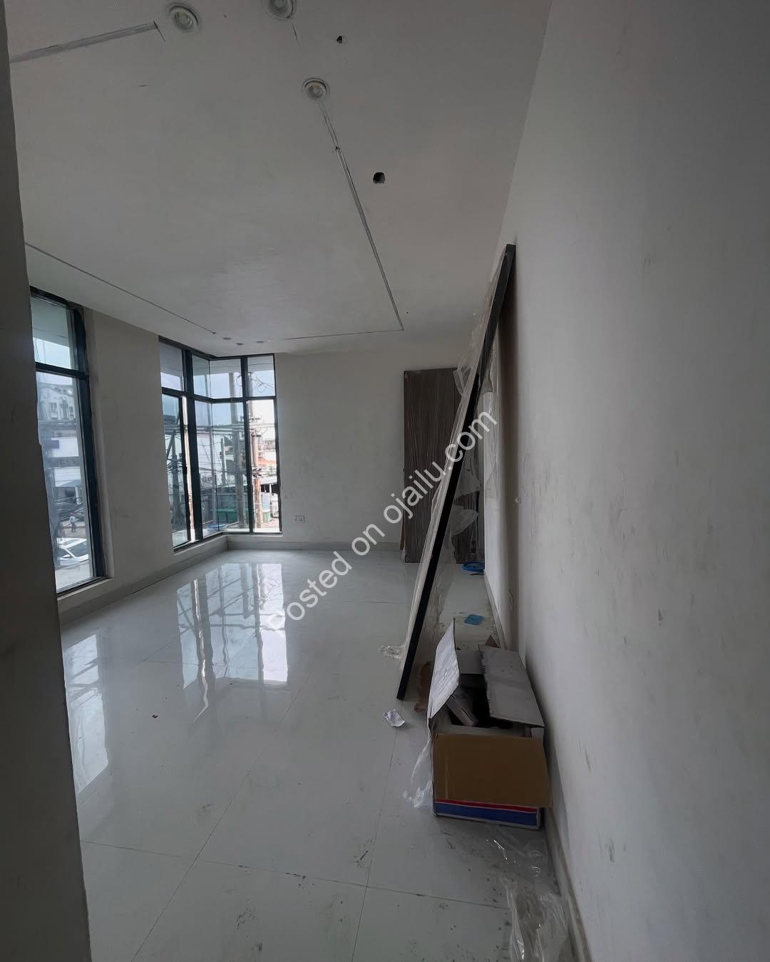 Penthouse-Style 2-Bed in Victoria Island Heart