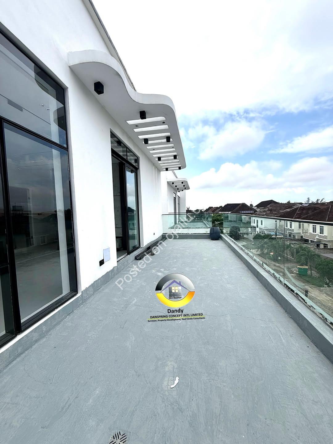 5-Bed Duplex with Pool & Rooftop in Chevron