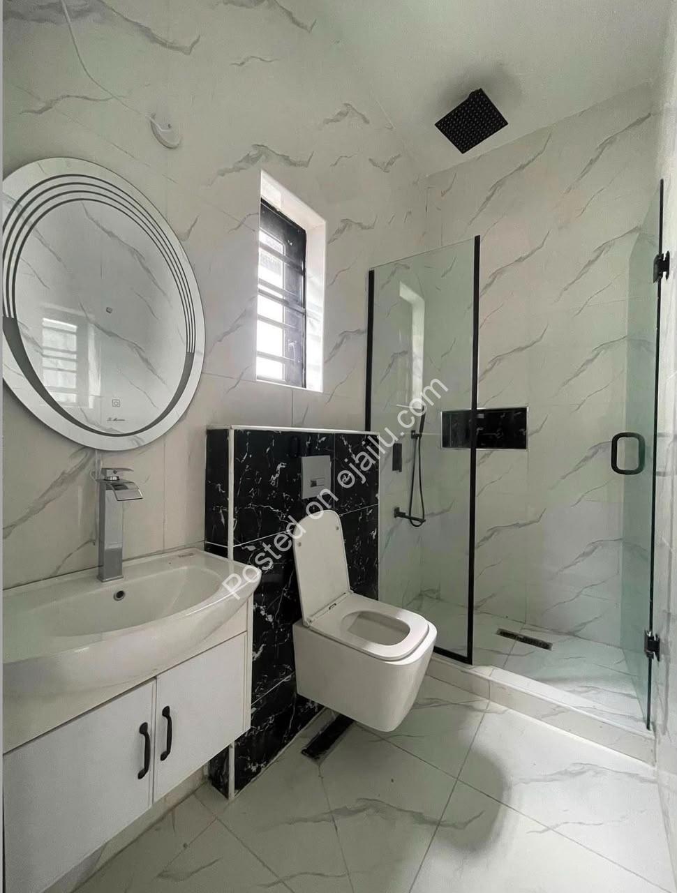 Chevron Lekki 6-Bed: Dream Home Awaits