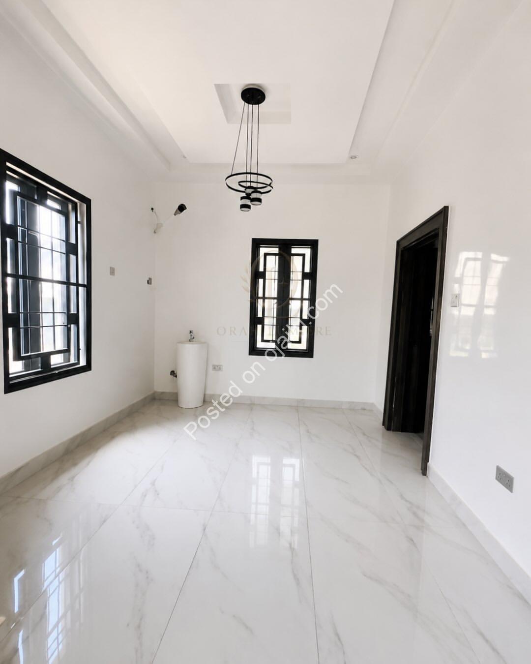 5-Bed Duplex in Lifecamp: Space & Elegance Await