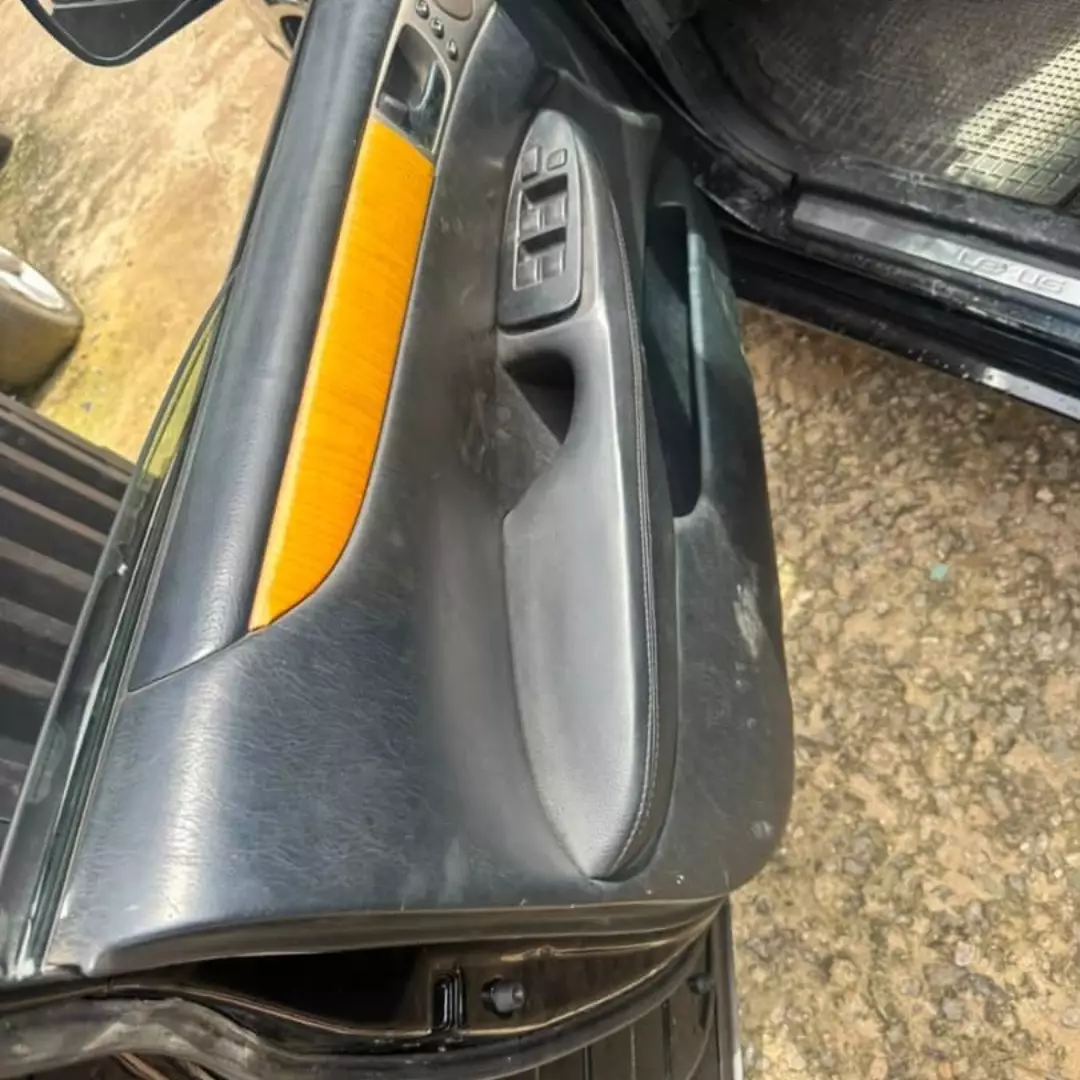 2006 Lexus ES330: Perfect Engine, AC Needs Love – 3.3M