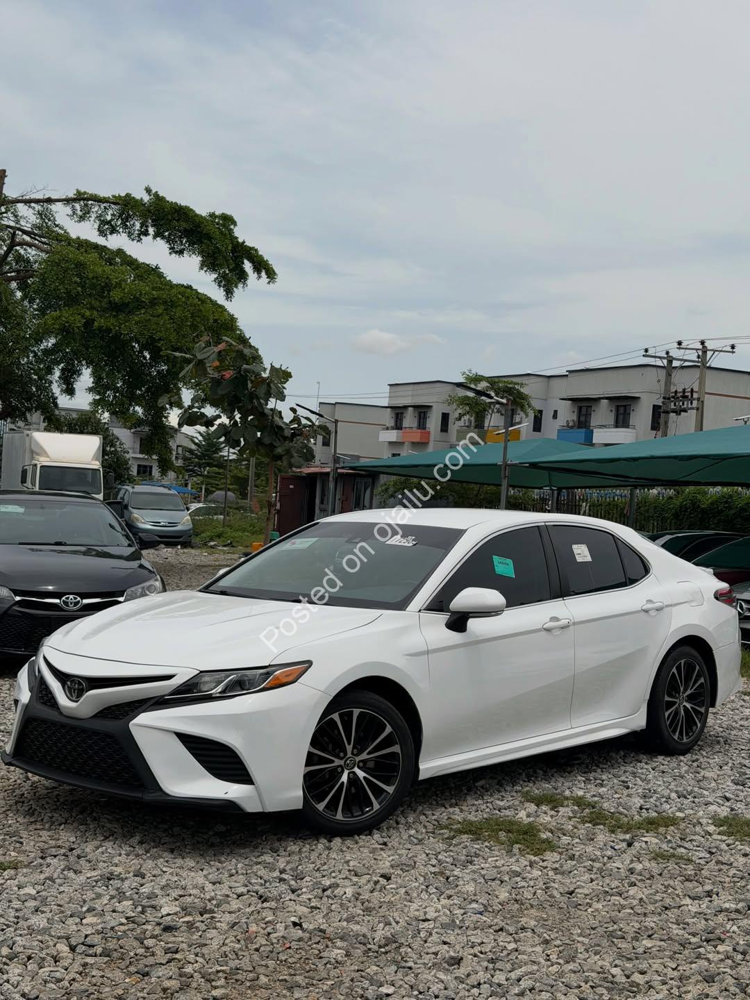 2018 Toyota Camry SE – Low Miles, Pristine, 25M