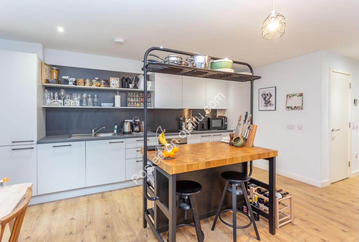 Private Patio & Parking: Stunning 2-Bed Leith Flat Below Value