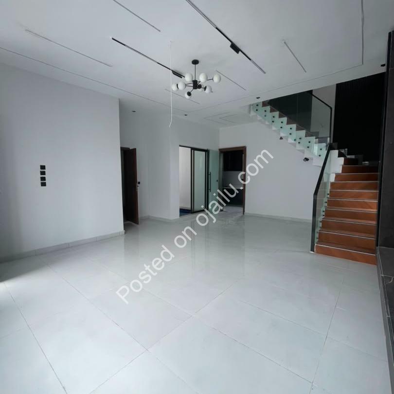 Ajah Dream Home: 5-Bed Duplex with Pool & CofO