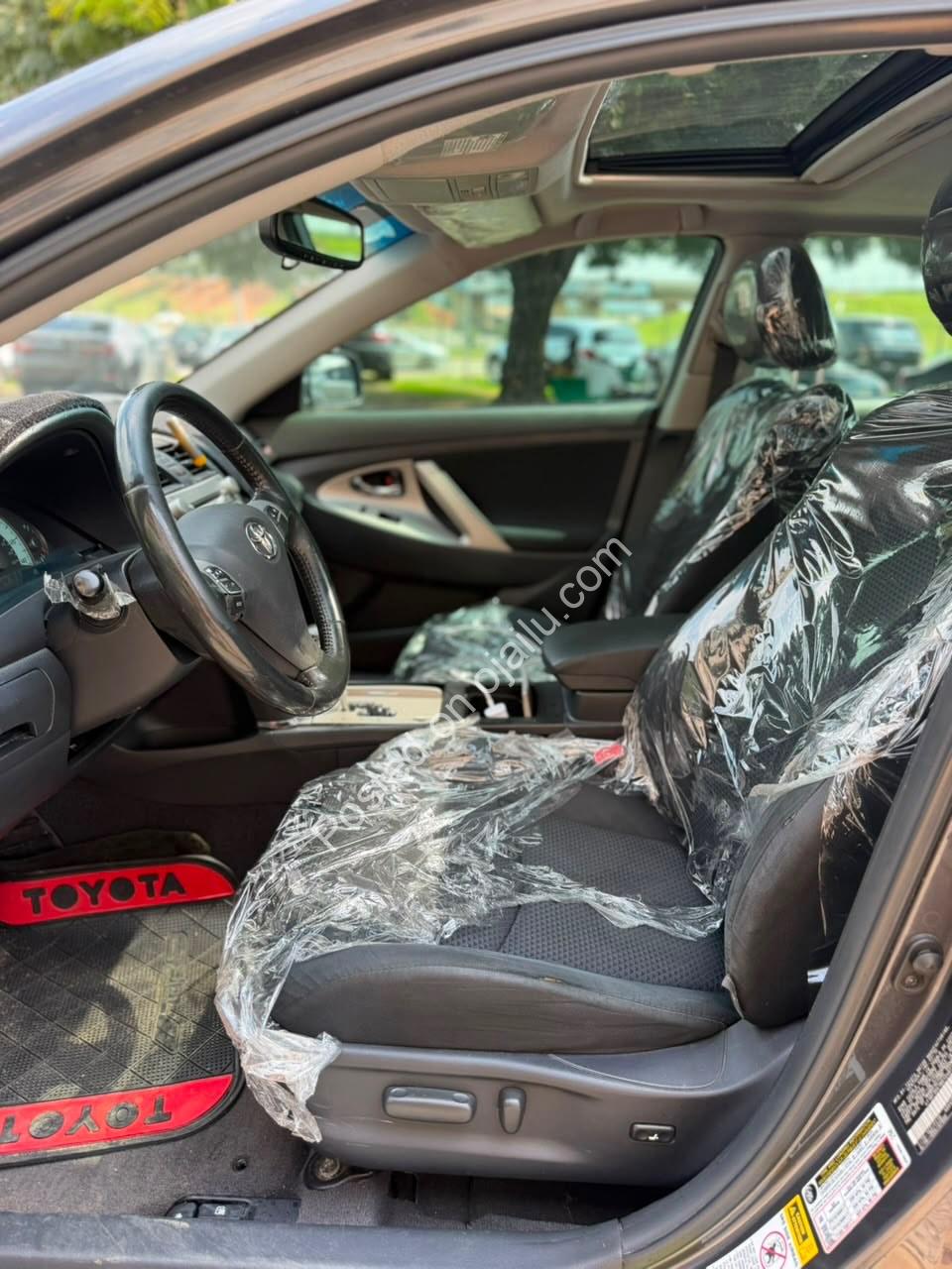 “2010 Toyota Camry SE: Keyless, Sunroof, Alloys, Genuine Duty – 11.6M”