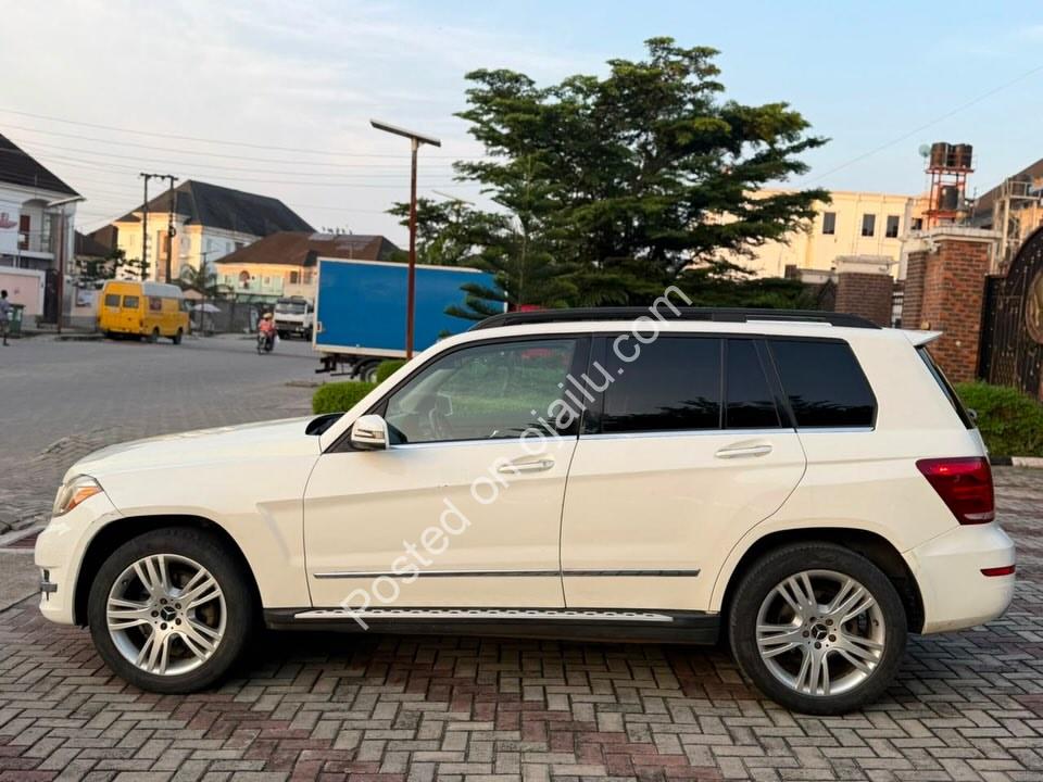 2013 GLK 350: Panoramic Roof & Premium Safety – Steal!