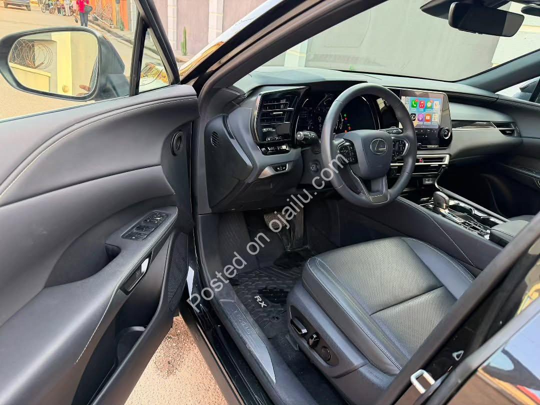 2023 Lexus RX350 – Pristine Luxury Awaits