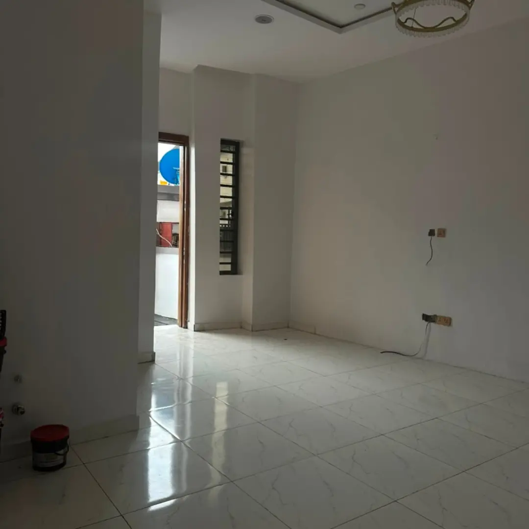 Chevron’s Finest: 4-Bed Semi-Detached Duplex for Rent
