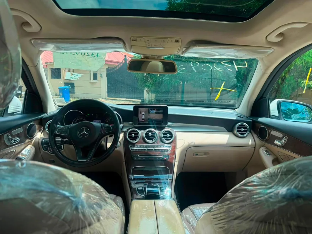 Mercedes GLC300: 360° Cam, Pano Roof, Accident-Free