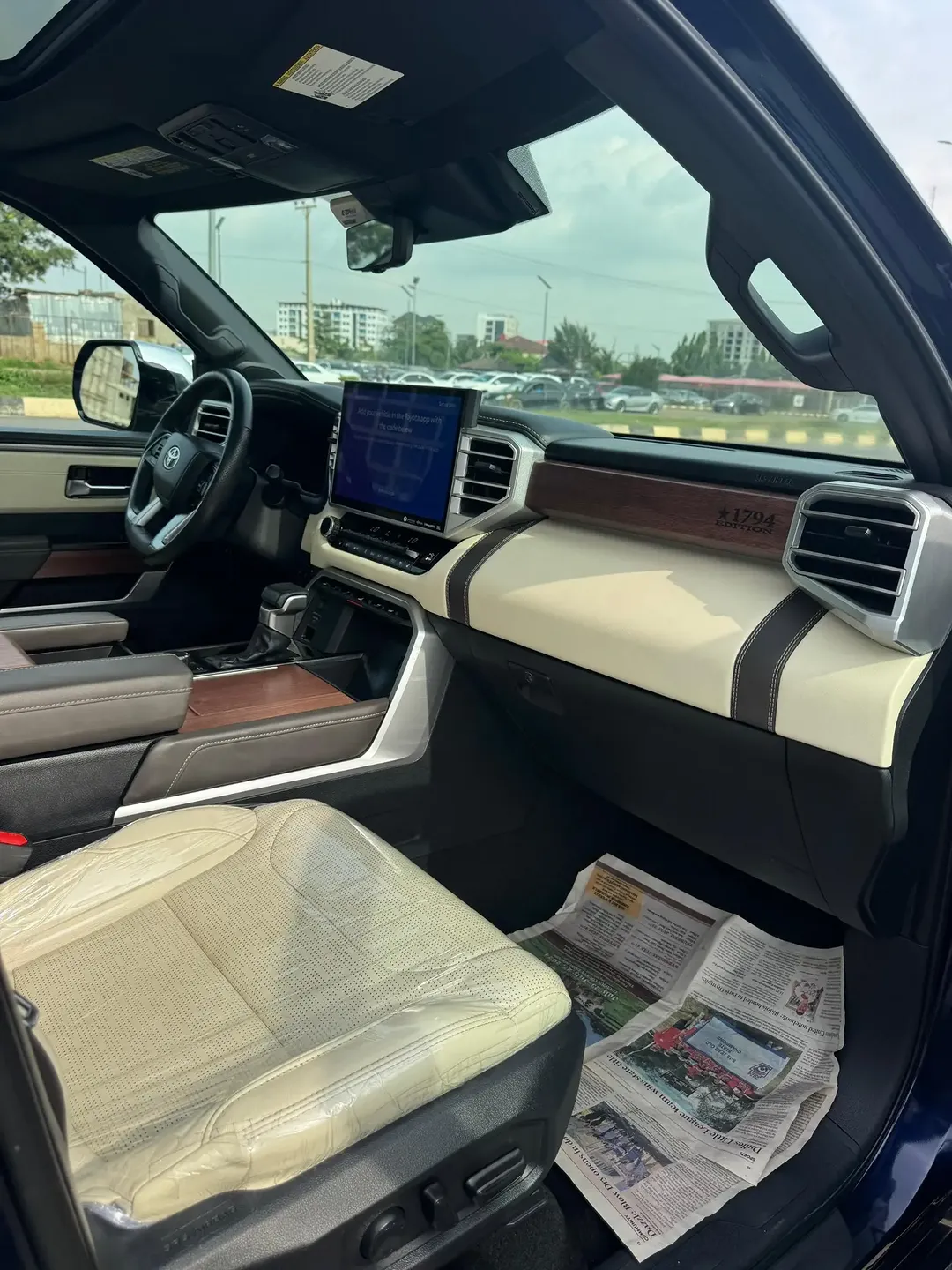 Toyota Tundra 4×4: Full Option, Original Duty 2022