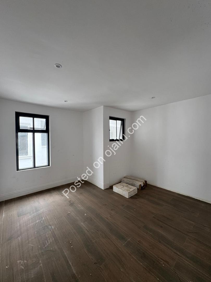 Your Private Island Oasis: 4BR Banana Island Duplex