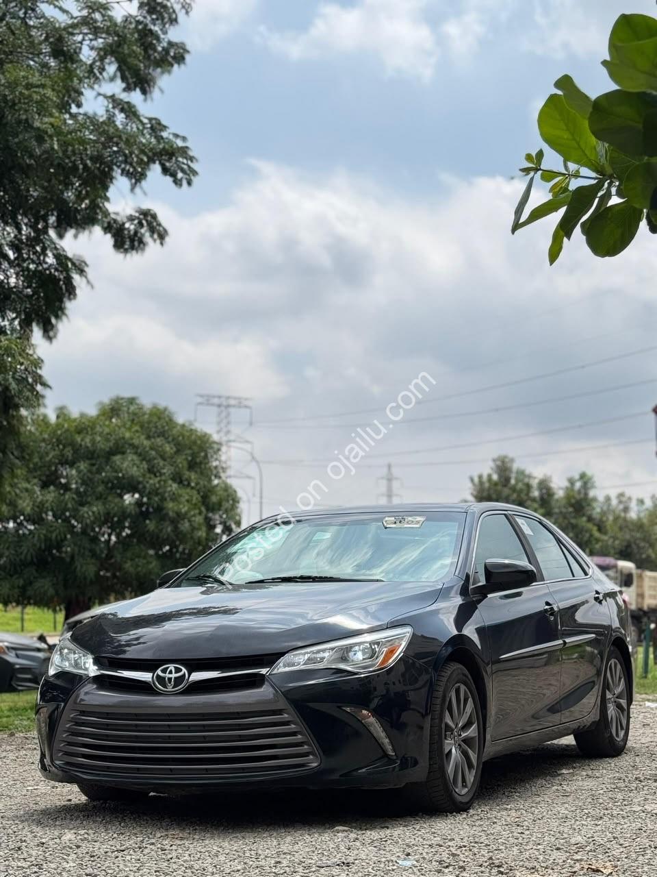 2015 Toyota Camry XLE V6: Premium Leather & Sunroof, 18M
