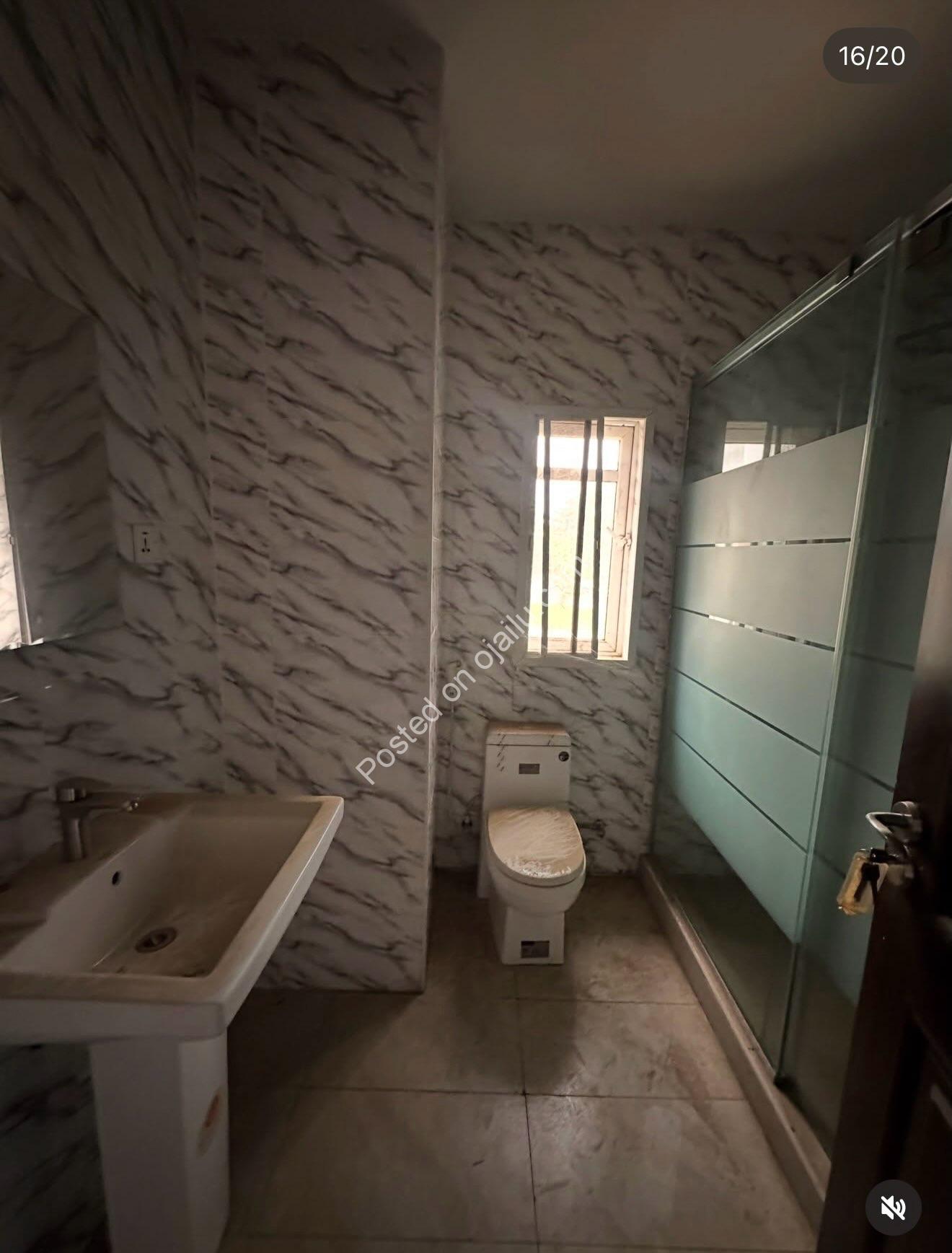 4-Bed Terrace Duplex with BQ in Prime Lifecamp