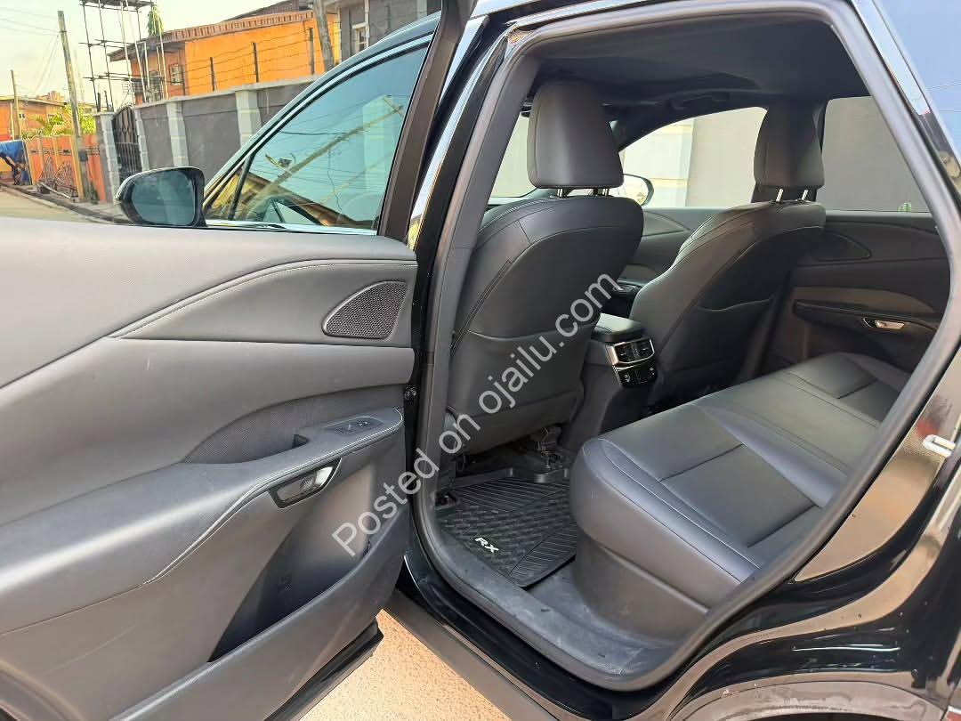 2023 Lexus RX350 – Pristine Luxury Awaits