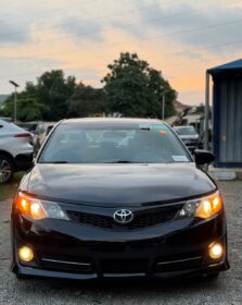 2014 Toyota Camry SE: Sunroof & Paddle Shifters