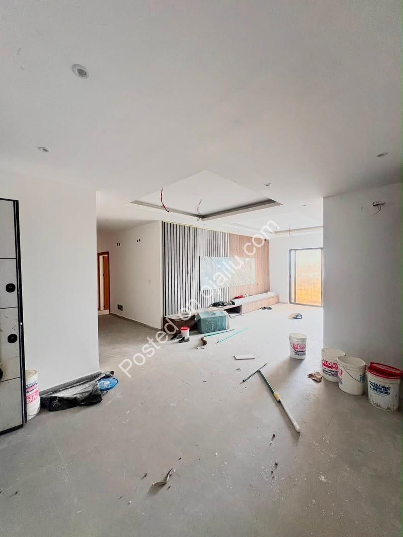 Ikoyi 8th-Floor Stunner: Pool, Gym & C of O