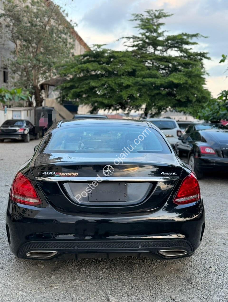 2015 Mercedes C400 4MATIC: Panoramic Roof & Keyless