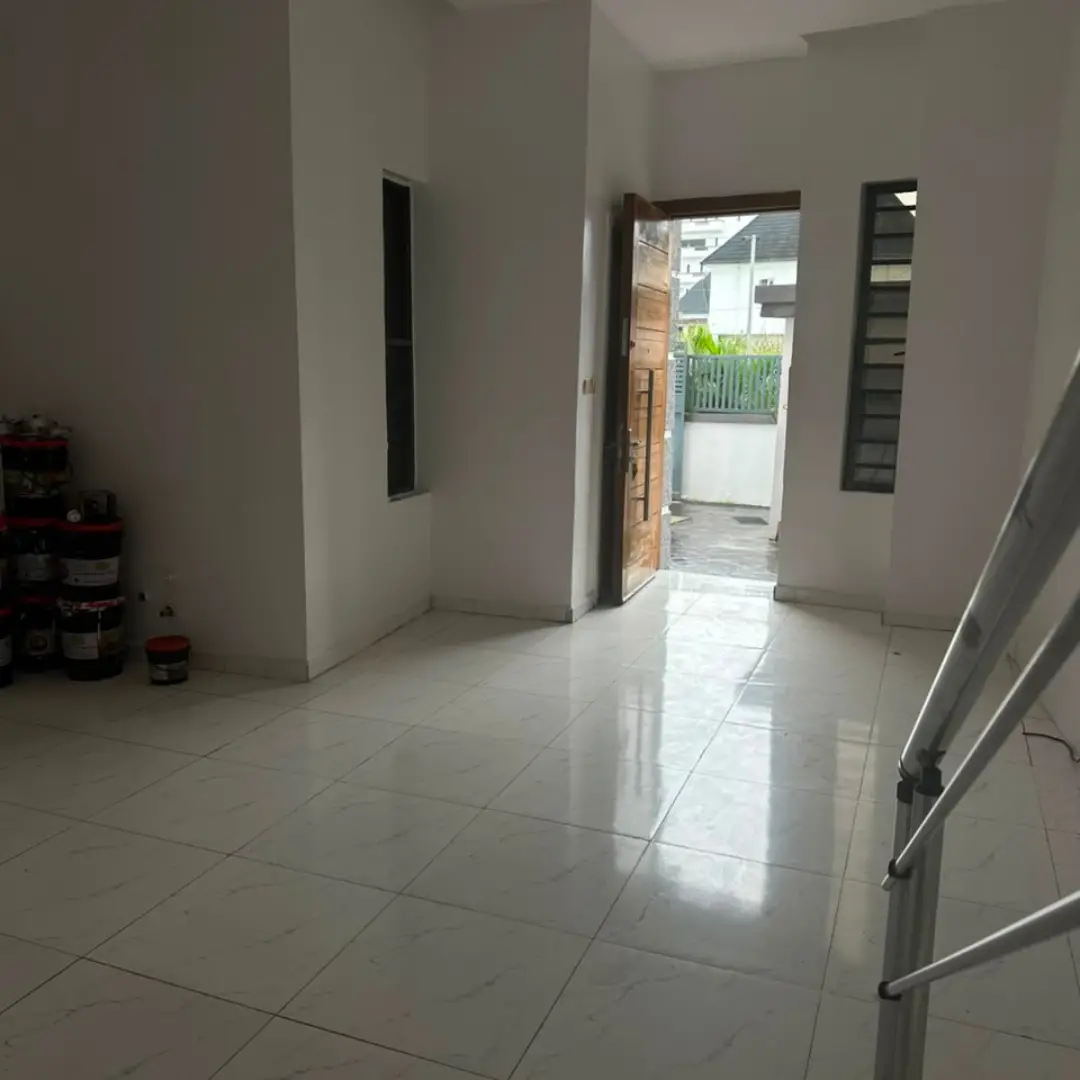 Chevron’s Finest: 4-Bed Semi-Detached Duplex for Rent