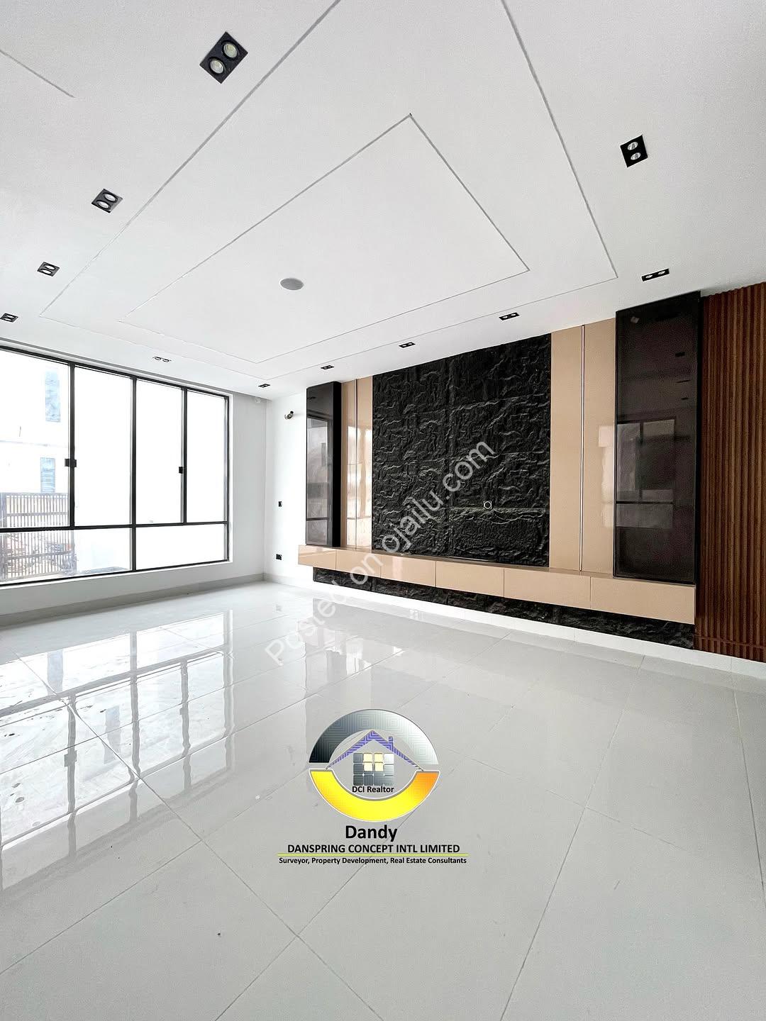 4-Bed Ensuite Duplex: Where Tech Meets Timeless Elegance