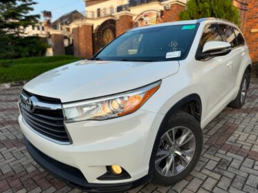 2016 XLE Toyota Highlander | White on Black | 24.5M Naira
