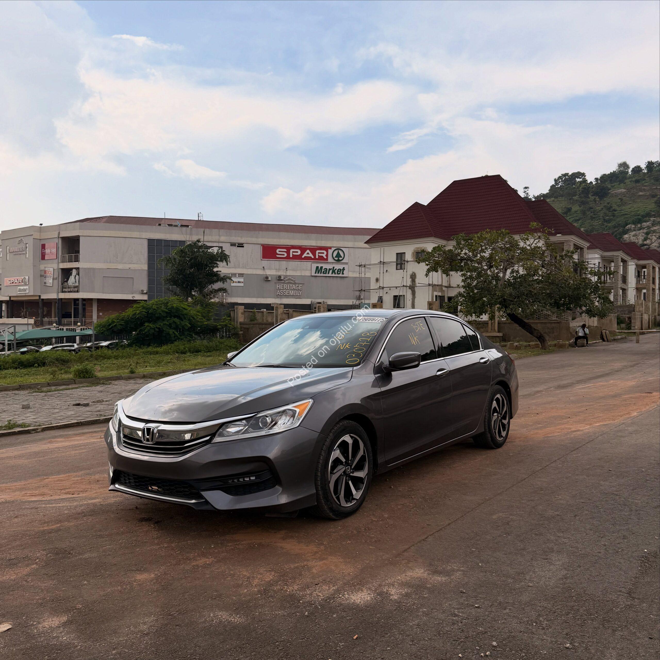 2017 Honda Accord V6 Touring: Luxury & Power – ₦17M