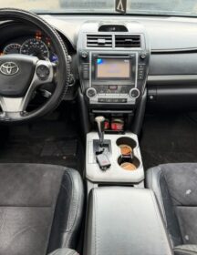 2012 Toyota Camry SE V6: Keyless