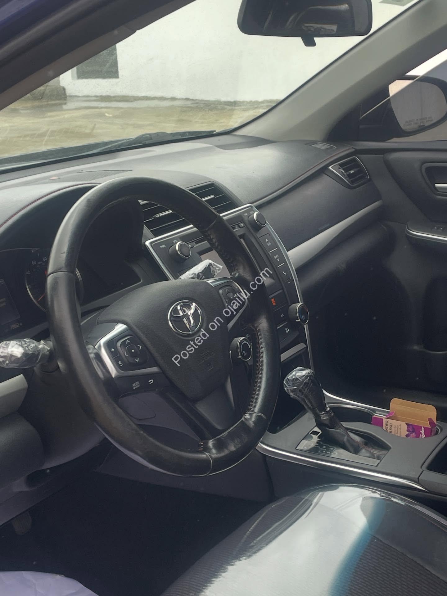 2016 Toyota Camry SE: Touchscreen, Paddle Shifters, 13.5M