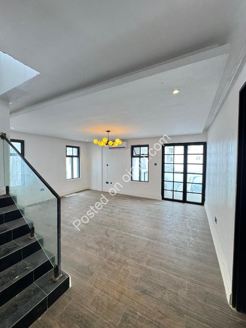 Your Private Island Oasis: 4BR Banana Island Duplex