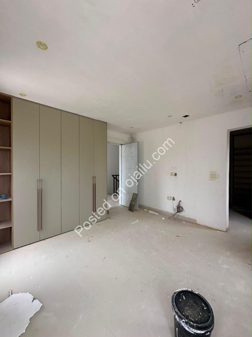 5-Bed Lekki Duplex w/ Pool & BQ – N550M