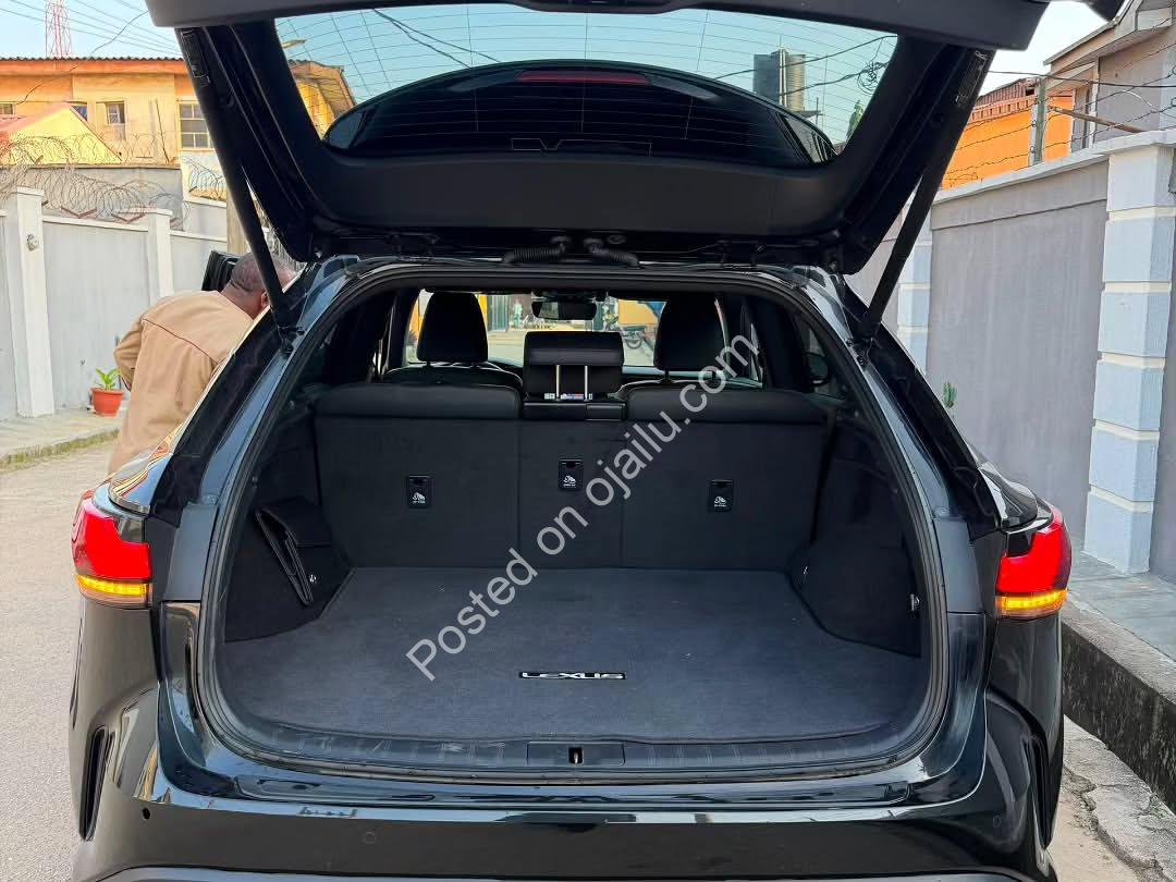 2023 Lexus RX350 – Pristine Luxury Awaits
