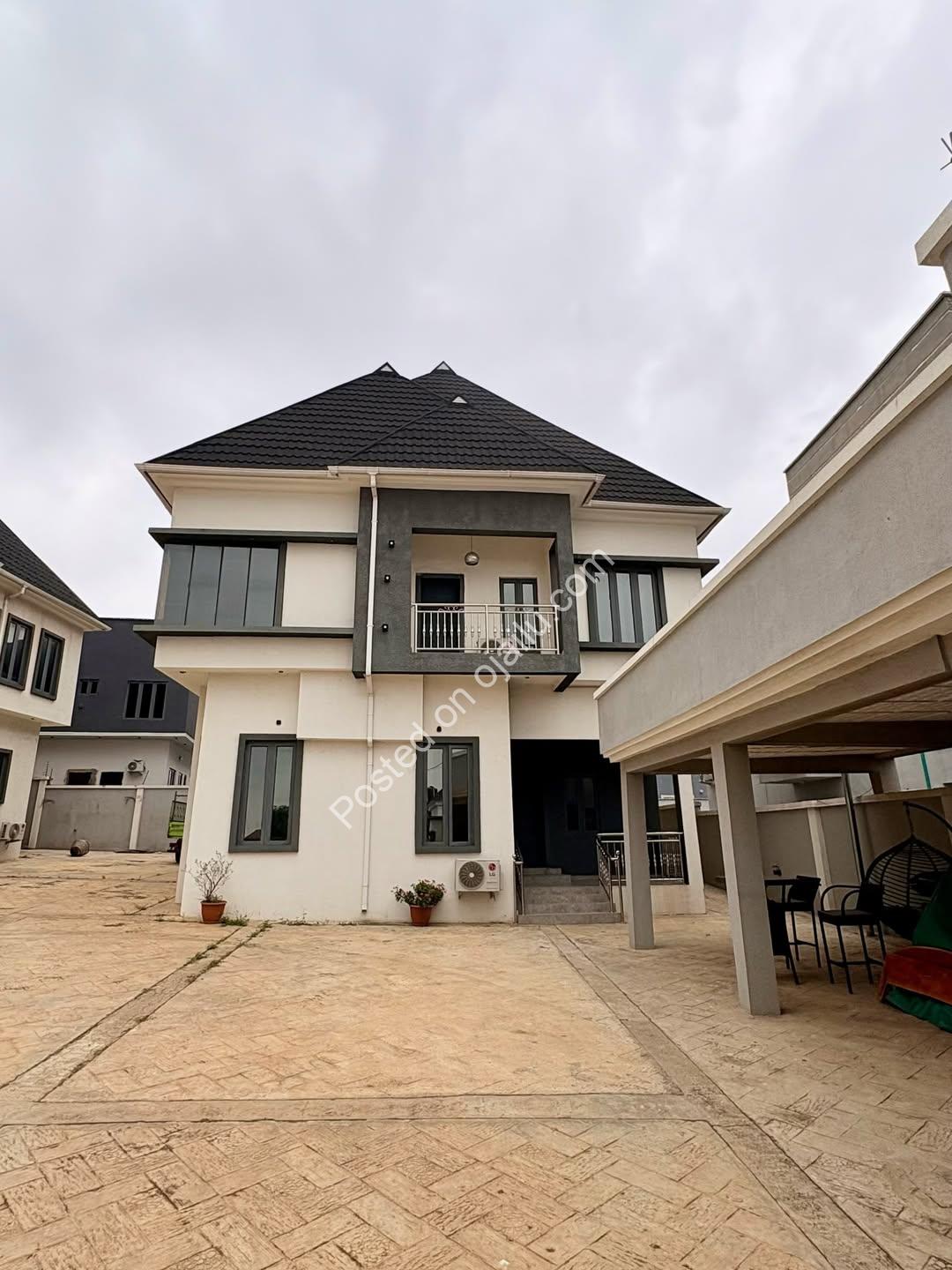 Live the GRA Life: 3BR Duplex with Gym & Solar