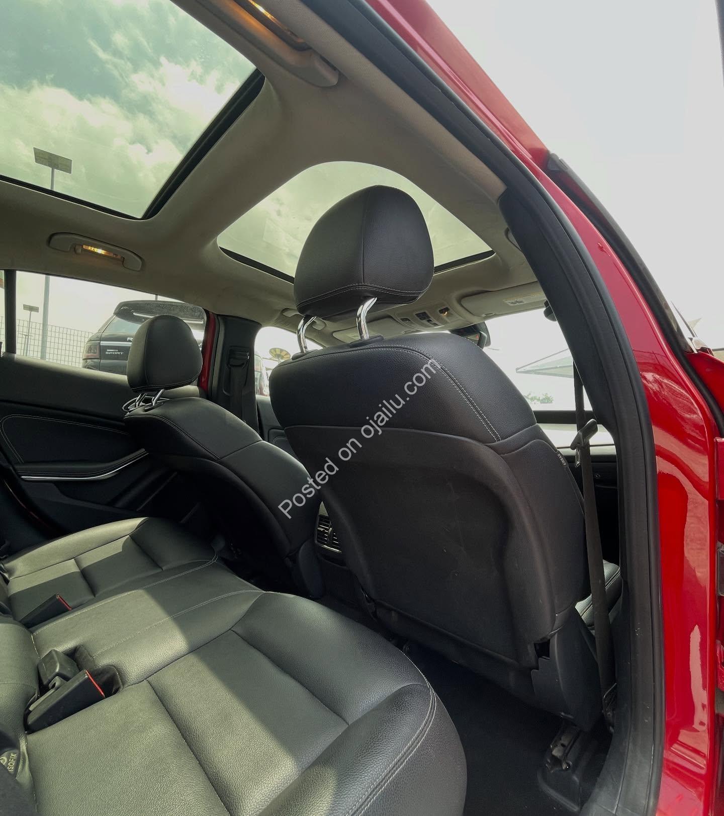 2015 Mercedes GLA250 4matic – Luxury, Panoramic Roof & Reverse Camera