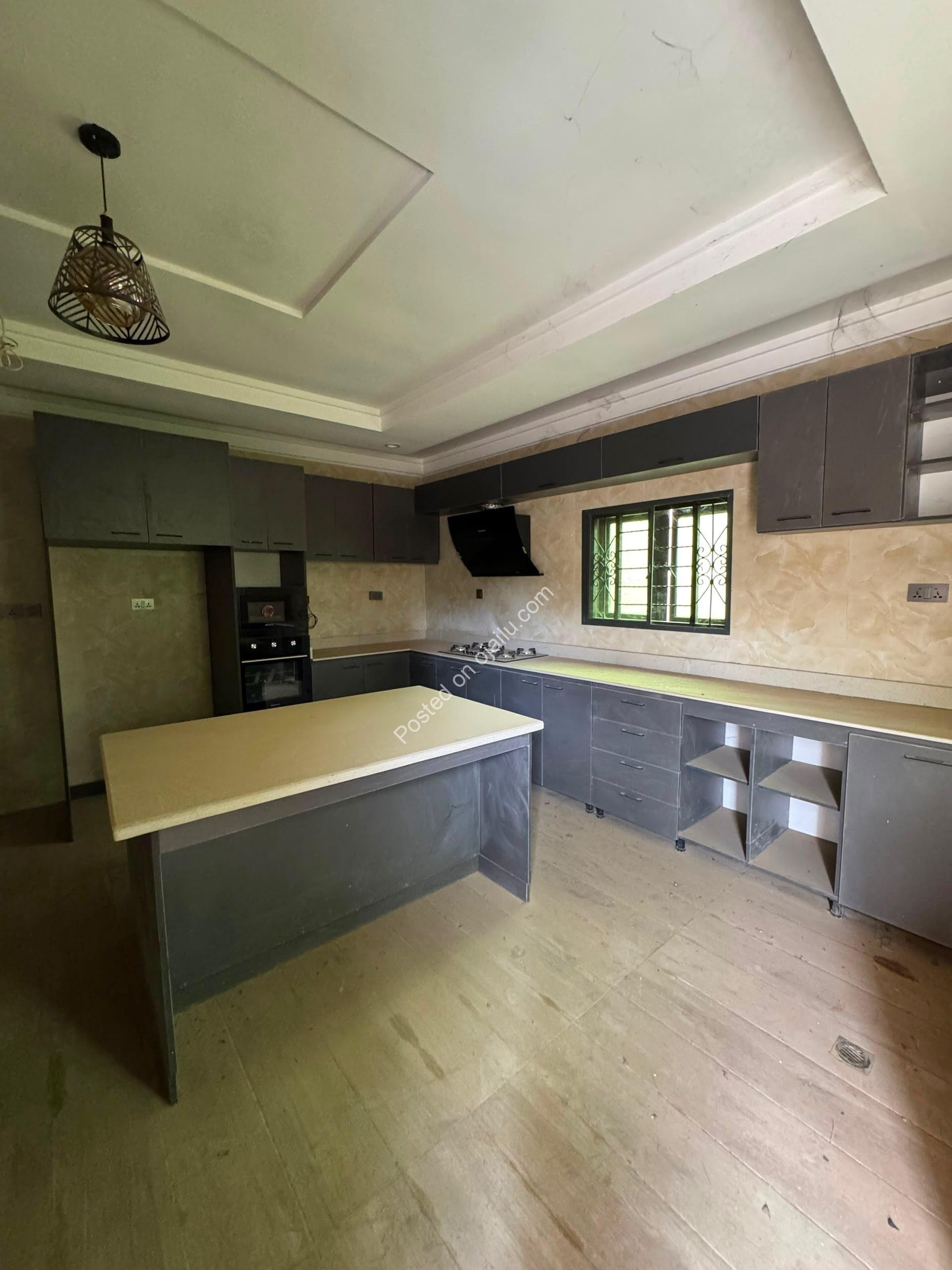 4-Bed En-Suite Masterpiece + BQ in Lifecamp
